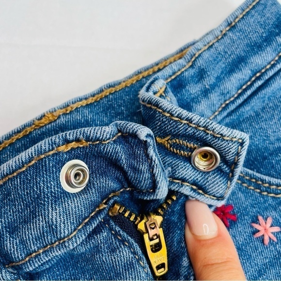 𝅺old Navy Cutoff Jean Shorts with Flower Embroidery - Picture 3 of 9